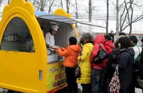 書報(bào)亭、早餐車，甚至垃圾桶都有二維碼“身份證”了。