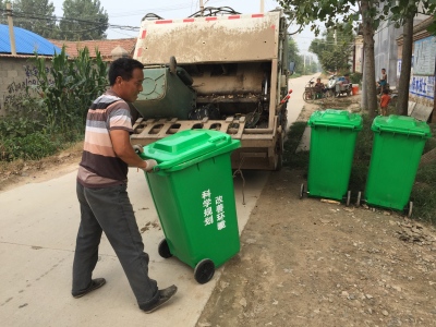 發(fā)放垃圾桶、垃圾箱 助推農(nóng)村環(huán)境整治